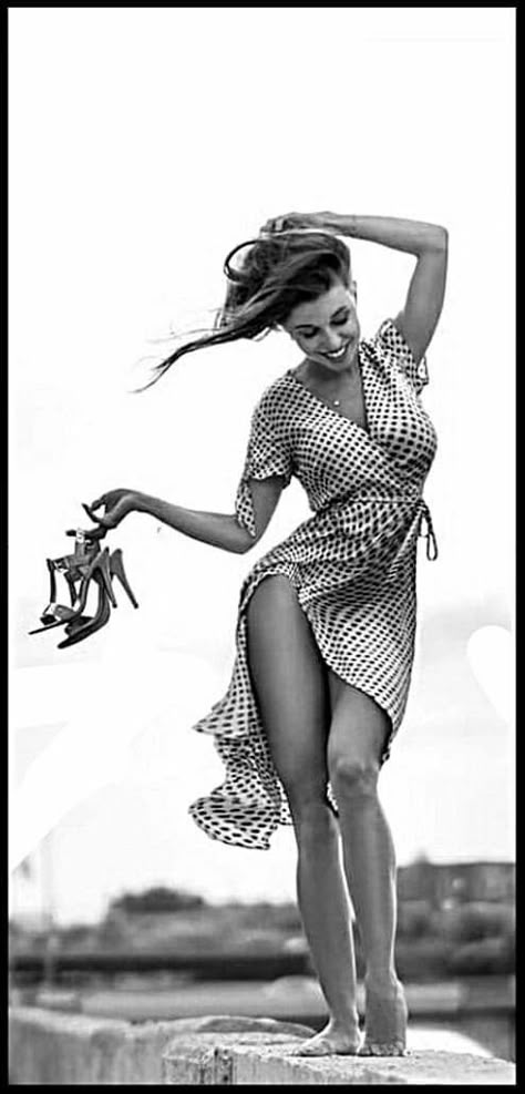 Vestidos de lunares futuristas 2025–2026: qué elegir y por qué importa 3 Vestidos de lunares futuristas 2025–2026: qué elegir y por qué importa 3