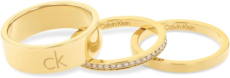 Elegancia refinada con detalles en cristal: el set de 3 anillos de la colección CK TRIO de Calvin Klein combina acero inoxidable con delicados cristales y el emblemático logo CK, para un diseño minimalista y sensual que resalta la feminidad con un estilo sofisticado; optimo para usar juntos o por separado, añaden un toque a tu look diario, 98,10€