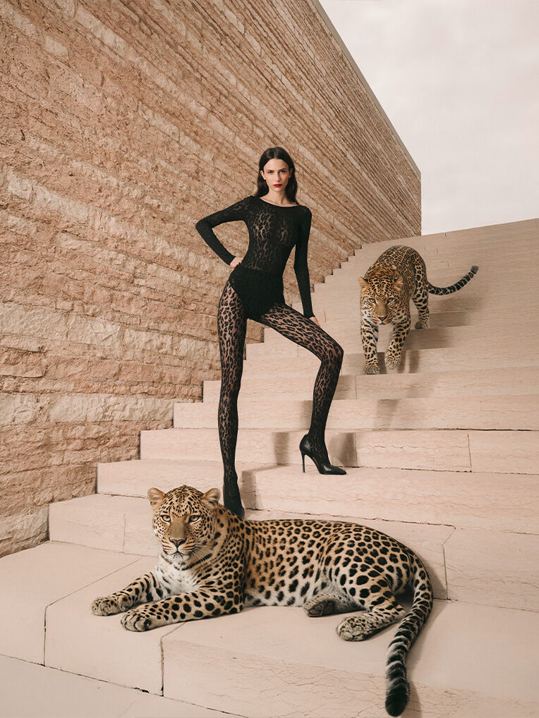 Lencería retrofuturista: guía para recrear deseo, luz y estética vintage-moderna 2 Lencería retrofuturista: guía para recrear deseo, luz y estética vintage-moderna 2