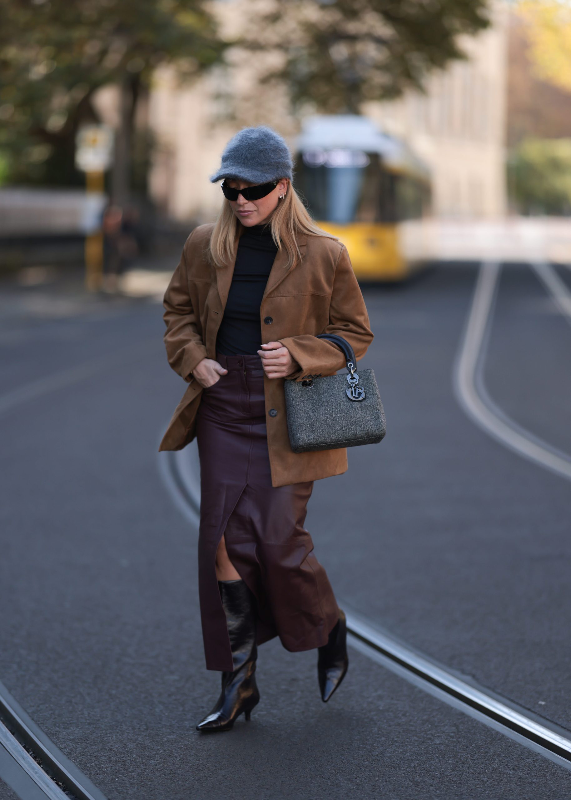 Faldas Largas y Botas: La Combinación Definitiva para Brillar este Otoño/Invierno 3 Faldas Largas y Botas: La Combinación Definitiva para Brillar este Otoño/Invierno 3