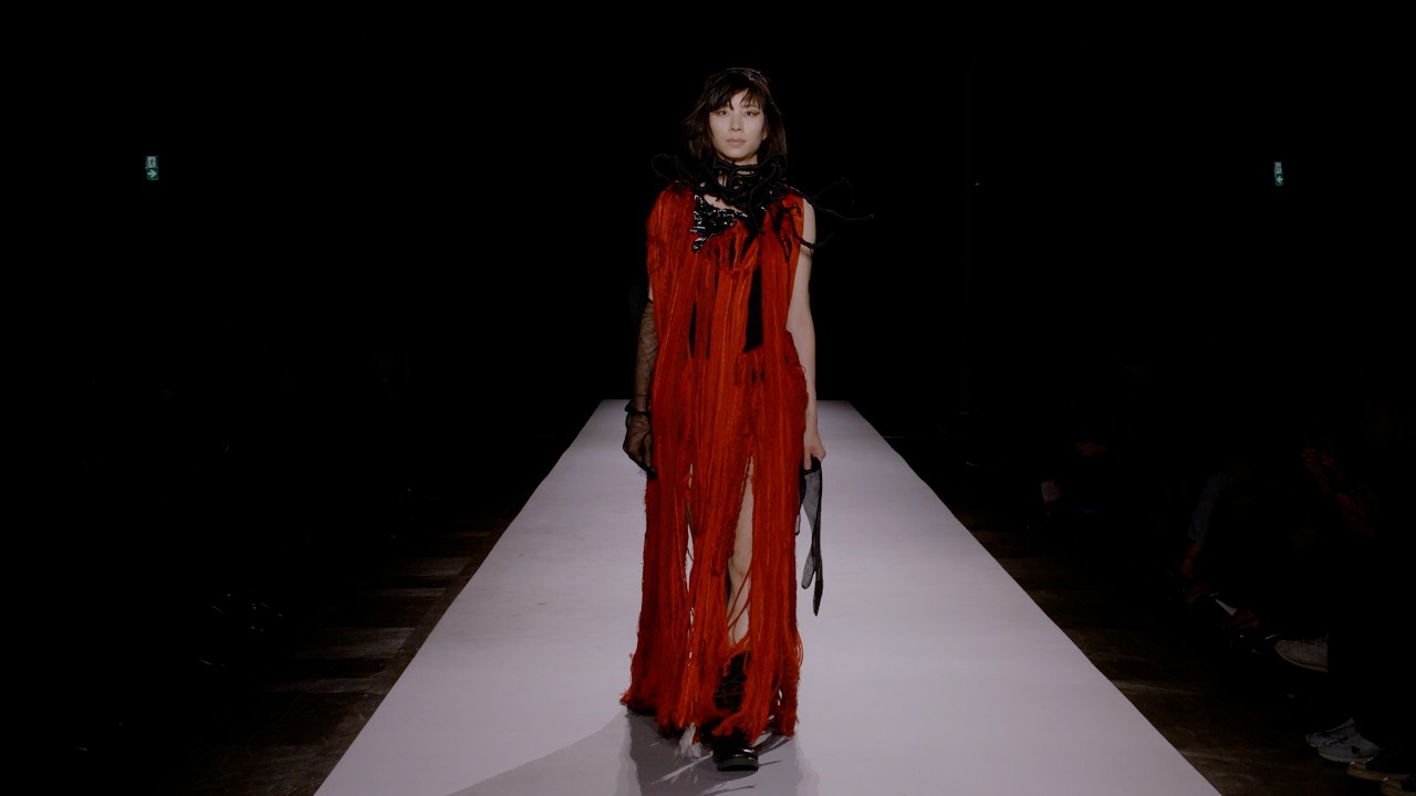 Yohji Yamamoto lidera la MODA DECONSTRUIDA EN PARÍS 2 Yohji Yamamoto lidera la MODA DECONSTRUIDA EN PARÍS 2